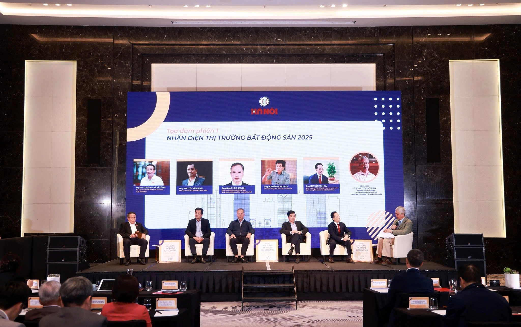 NGHỊCH LÝ GIÁ NHÀ & 'CUỘC ĐẠI PHẪU' THỊ TRƯỜNG: KHI MINH BẠCH LÀ VŨ KHÍ TỐI THƯỢNG