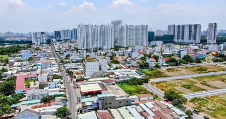 Thị trường bất động sản giữa năm 2025: Bề mặt lặng sóng hay đang âm thầm tạo đáy?