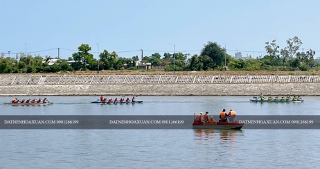 Đang diễn ra: Đua thuyền trên sông tại KĐT Sun Riverpolis