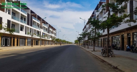 Shophouse Hòa Xuân vs Khách sạn mini ven biển, chọn cái nào? 