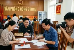 Đi mua bán đất nhớ chụp ảnh cùng công chứng viên để bảo vệ tài sản