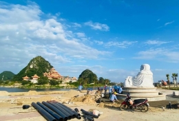 (Hình ảnh) Sắp hoàn thành: tượng đức Phật Di Lặc toạ lạc bên bờ sông Nam Hoà Xuân