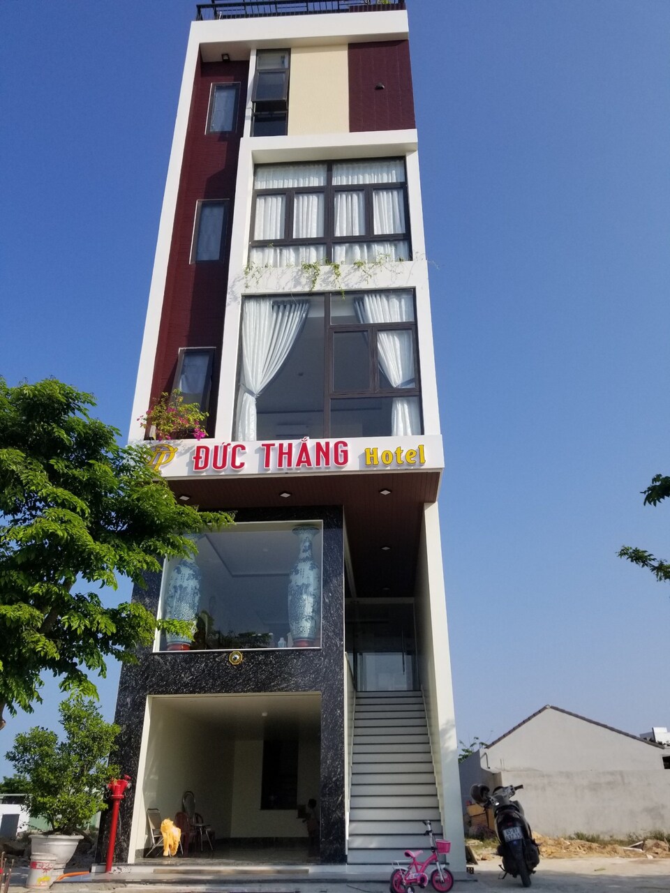 Khách sạn 5 tầng – 13 phòng – Lô 4 – B2.13 Nam Hòa Xuân | Kinh doanh ổn định, pháp lý chuẩn