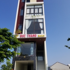 Khách sạn 5 tầng – 13 phòng – Lô 4 – B2.13 Nam Hòa Xuân | Kinh doanh ổn định, pháp lý chuẩn